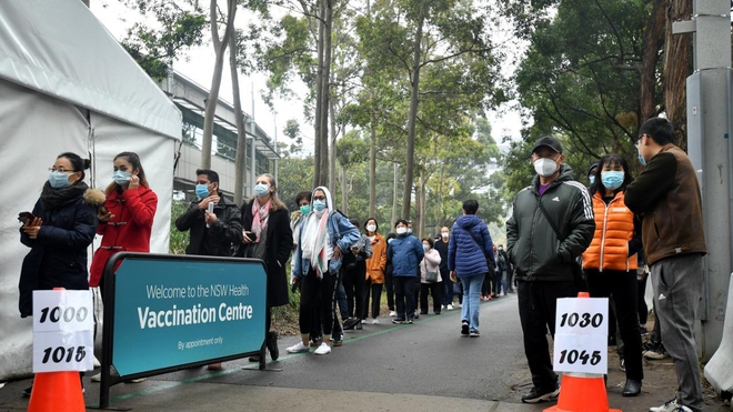 H&agrave;ng ngh&igrave;n thanh ni&ecirc;n Australia tự nguyện đăng k&yacute; ti&ecirc;m vaccine AstraZeneca  - Ảnh 1.