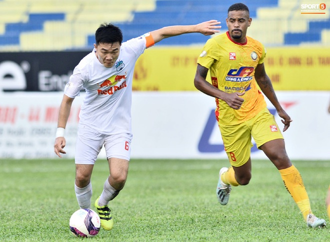 V.League chốt ngày hạ màn, HLV Park Hang-seo thở phào - Ảnh 1.