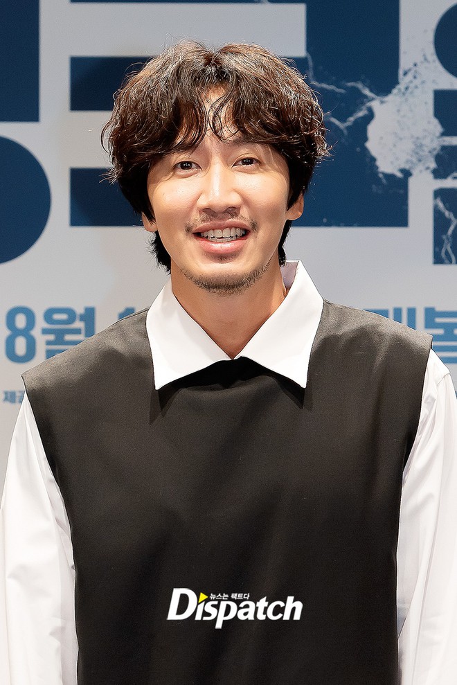 Vừa rời Running Man, Lee Kwang Soo đã gây sốc với diện mạo mới: Tuột dốc  không phanh, già khọm vì râu lởm chởm