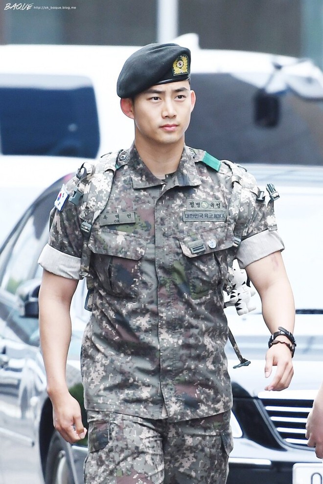 R&ugrave;ng m&igrave;nh nghe Taecyeon (2PM) kể chuyện gặp fan cuồng x&ocirc;ng v&agrave;o kh&aacute;ch sạn khi đang... ngủ khỏa th&acirc;n - Ảnh 1.