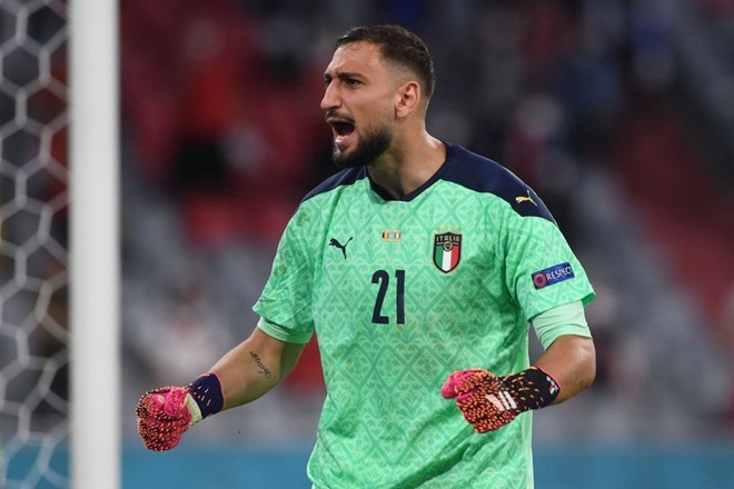 Choáng với chiếc găng tay có 288 chiếc gai của thủ môn tuyển Ý tại Euro 2020: Chỉ cần nhìn đã thấy hãi - Ảnh 1.