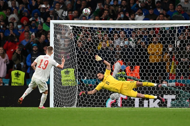 Italy vào chung kết Euro 2020 sau chiến thắng kịch tính trên chấm luân lưu - Ảnh 4.