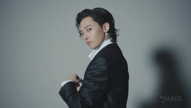 Bản full quảng cáo đẹp ngất ngây của G-Dragon: Tóc dài lãng tử, thần thái chất phát ngất, bảo sao Jennie mê mẩn đến vậy - Ảnh 6.