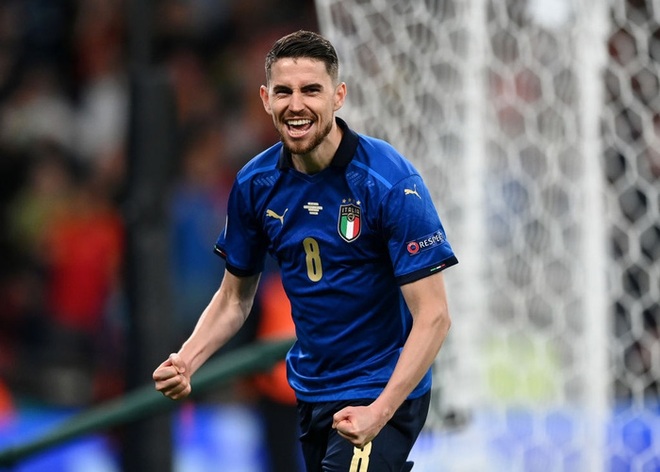 Video: Jorginho lạnh lùng đánh lừa thủ môn TBN trên chấm luân lưu, đưa Italy vào chung kết Euro - Ảnh 3.