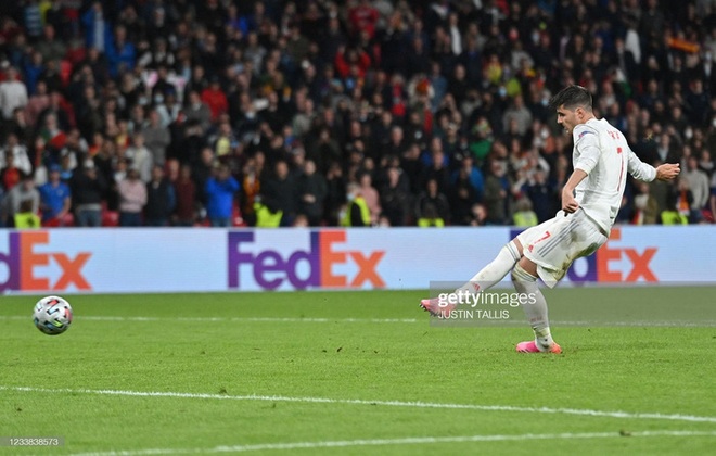 Video: Morata ho&aacute; tội đồ, đ&aacute; bay tấm v&eacute; chung kết của T&acirc;y Ban Nha - Ảnh 2.