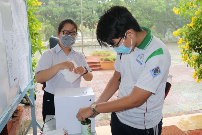 Bộ GD-ĐT đổi lịch tuyển sinh, cam kết đảm bảo quyền lợi cho th&iacute; sinh thi đợt 2 - Ảnh 1.