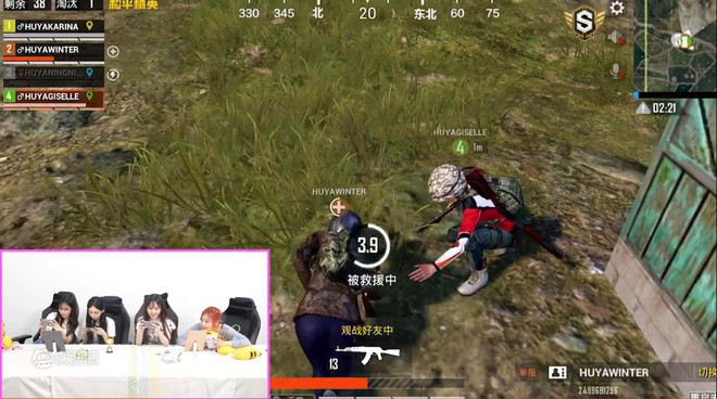 Nh&oacute;m nhạc nữ nh&agrave; SM trổ t&agrave;i bắn PUBG Mobile khiến người xem h&aacute; hốc mồm - Ảnh 5.