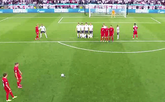 Đan Mạch than trời vì bàn thua ma nhưng nào biết tuyển Anh bị thủng lưới oan ức không kém: Nhìn hình chụp lại là có câu trả lời - Ảnh 1.