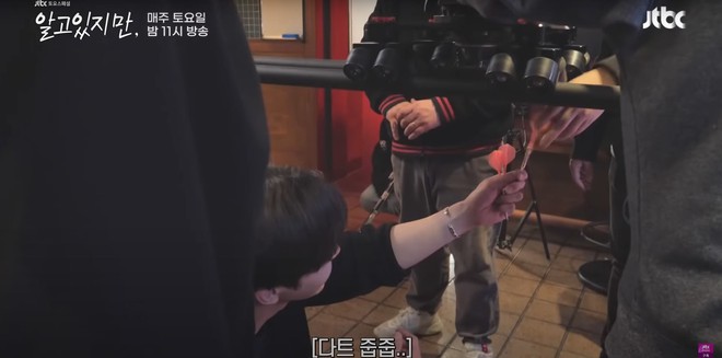 Song Kang - Han So Hee ngọt xỉu ở hậu trường Nevertheless, netizen bấn loạn y&ecirc;u nhau đi, cưới lu&ocirc;n cũng được! - Ảnh 9.