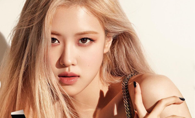 Bạn là fan của Blackpink và cực kỳ thích Rosé? Hãy xem ngay những bức ảnh đẹp lung linh của Rosé trong nhóm nhạc nổi tiếng này. Với những trang phục đầy sáng tạo và phong cách riêng biệt, Rosé chắc chắn sẽ khiến bạn không thể rời mắt khỏi những bức ảnh tuyệt vời này.