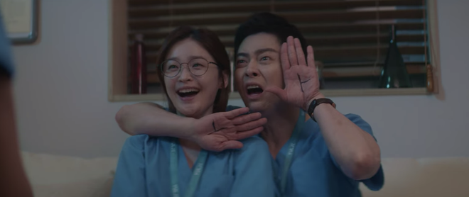 Hospital Playlist 2 tập 4 biến nặng: Ik Sun chia tay Jun Wan đầy xót xa, thực chất là để che giấu bệnh tình nghiêm trọng - Ảnh 12.