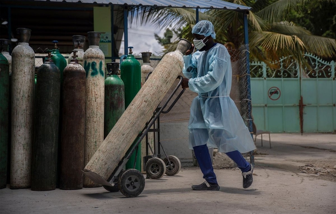 Haiti chìm trong bạo lực và Covid-19 sau vụ ám sát Tổng thống Moise - Ảnh 2.