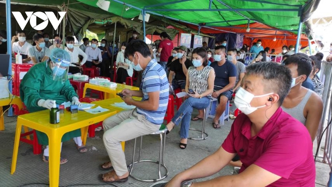 Hải Phòng test nhanh cho người dân tại chốt kiểm dịch trước khi vào thành phố - Ảnh 3.