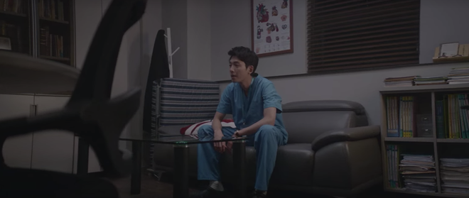 Hospital Playlist 2 làm khán giả tức sôi máu vì cô bạn gái của Jun Wan: Bé bồ câu được chiều quá hóa toxic đấy à? - Ảnh 8.