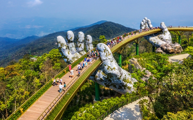 Số lượng khách quốc tế đến Việt Nam ít kỷ lục trong vòng gần 5 năm - Ảnh 2.