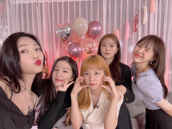 Red Velvet bảo toàn đội hình vượt qua số 7 lời nguyền: Áp lực so sánh với TWICE, BLACKPINK cùng màn đóng băng tiếc nuối - Ảnh 22.