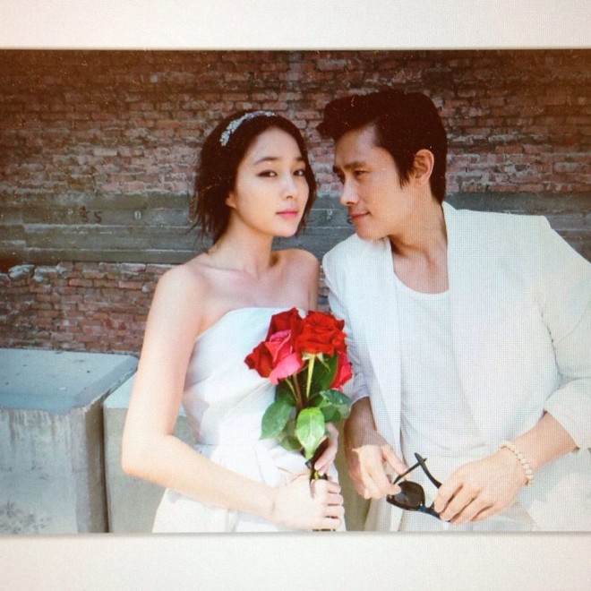 Kỷ niệm 8 năm, mỹ nh&acirc;n Vườn Sao Băng xả ảnh cưới chưa từng c&ocirc;ng bố với Lee Byung Hun: Couple quyền lực, visual đỉnh cao c&oacute; kh&aacute;c! - Ảnh 3.
