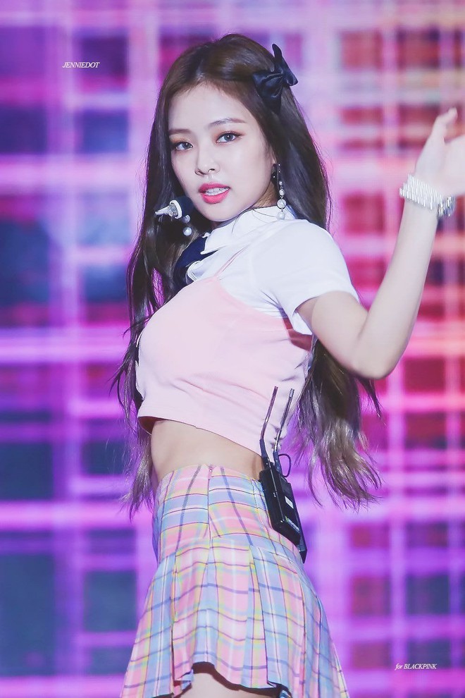 BLACKPINK chọn outfit huyền thoại: Rosé được Knet nhất trí cao, Lisa 