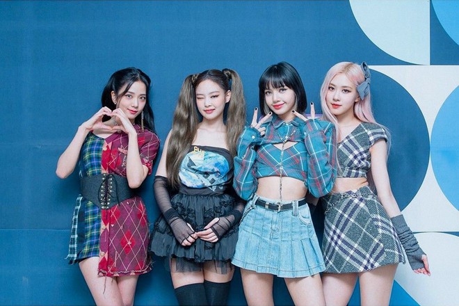 4 thành viên BLACKPINK tự chọn outfit huyền thoại: Rosé được Knet nhất trí cao, Lisa lạc quẻ nhưng vẫn được tha thứ - Ảnh 14.