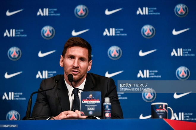 Messi họp báo ra mắt Paris Saint-Germain: Tôi đến đây để giành mọi danh hiệu - Ảnh 2.