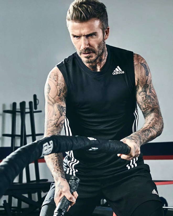 David Beckham khiến các fan điêu đứng bằng loạt hình cực chất tuổi 46, nói một câu nghe biết ngay đang hồi xuân - Ảnh 2.