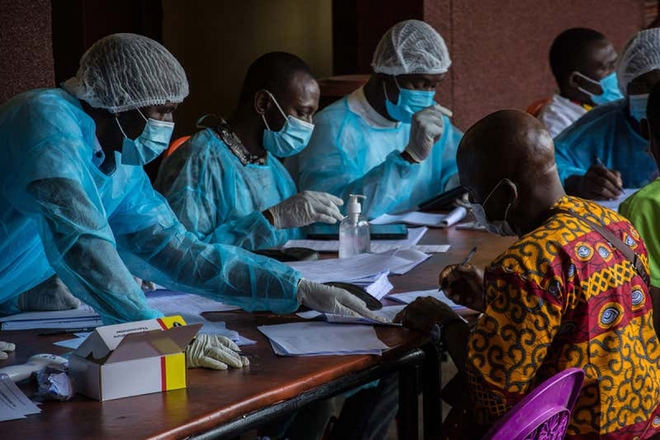 155 người ở Guinea đang được theo dõi chặt chẽ do tiếp xúc với ca nhiễm virus Marburg - Ảnh 1.