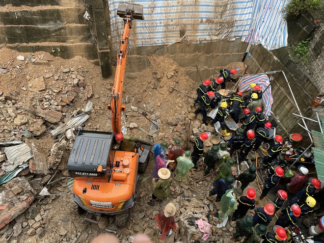 Hiện trường vụ sạt lở bờ kè khiến 3 người tử vong thương tâm: Chỉ một người sống sót - Ảnh 3.