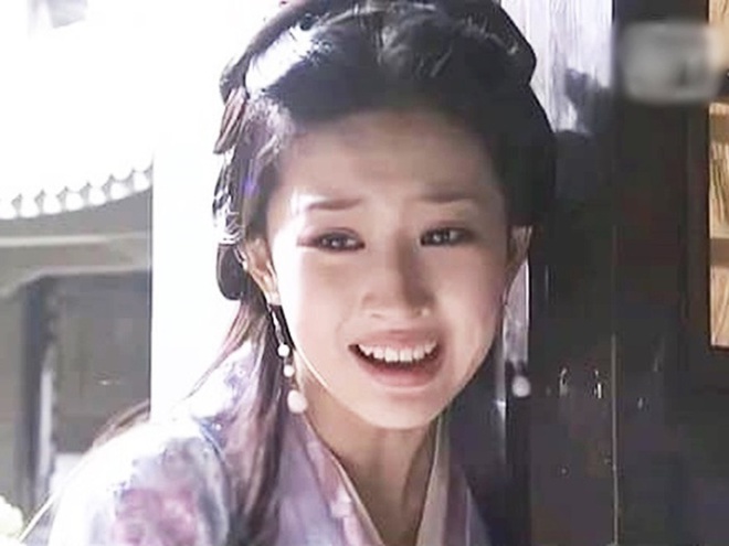 Mỹ nh&acirc;n Hoa ngữ lộ khuyết điểm chết người tr&ecirc;n phim: Lưu Diệc Phi - Đường Y&ecirc;n chỉ đẹp khi kh&ocirc;ng cười, Triệu Lệ Dĩnh gầy đến trơ xương - Ảnh 13.