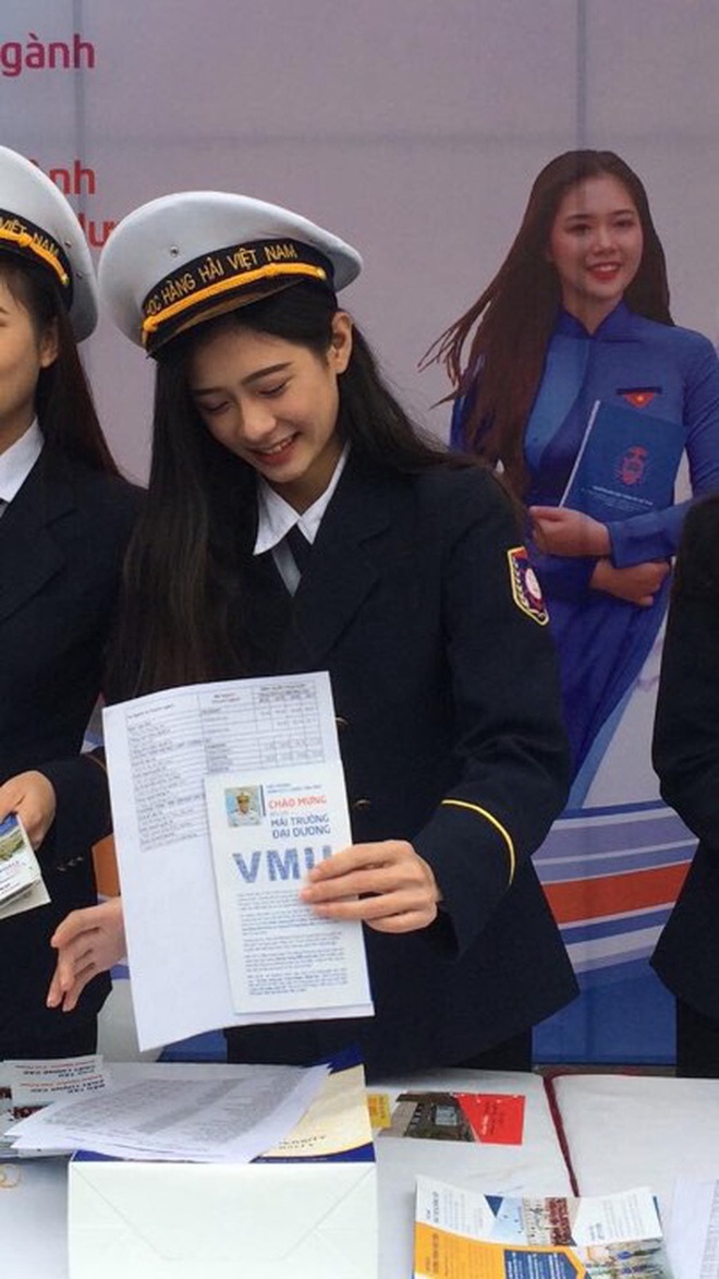 Điểm danh các trường Đại học có đồng phục xịn xò nhất Việt Nam, 1 trường từng gây bão vì nữ sinh giống idol Kpop - Ảnh 4.