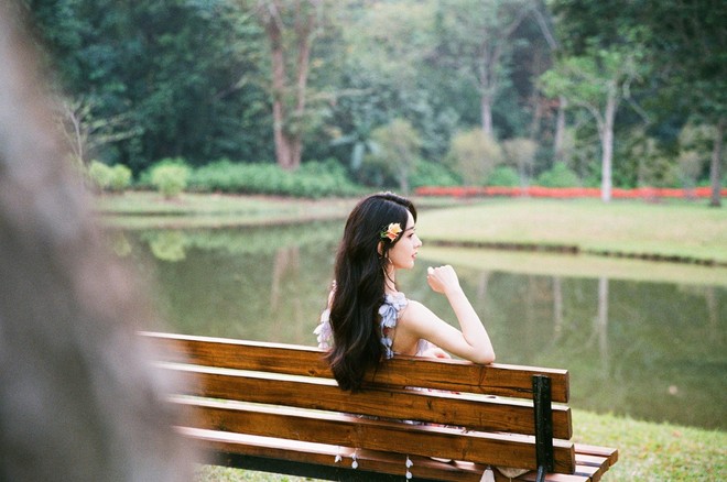 Triệu Lệ Dĩnh đ&aacute;nh &uacute;p bộ ảnh mừng Thất Tịch độc th&acirc;n đầu ti&ecirc;n hậu ly h&ocirc;n: M&ecirc; hồn đ&uacute;ng chuẩn g&aacute;i 1 con tr&ocirc;ng m&ograve;n con mắt - Ảnh 4.