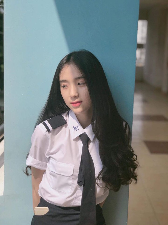 Điểm danh các trường Đại học có đồng phục xịn xò nhất Việt Nam, 1 trường từng gây bão vì nữ sinh giống idol Kpop - Ảnh 3.