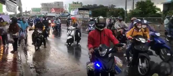 Diễn biến dịch ngày 15/8: TP.HCM giãn cách xã hội thêm 1 tháng; Hơn 400 công dân Ninh Thuận từ Đồng Nai trở về nhiễm COVID-19 - Ảnh 1. Diễn biến dịch ngày 15/8: TP.HCM giãn cách xã hội thêm 1 tháng; Hơn 400 công dân Ninh Thuận từ Đồng Nai trở về nhiễm COVID-19 - Ảnh 1.