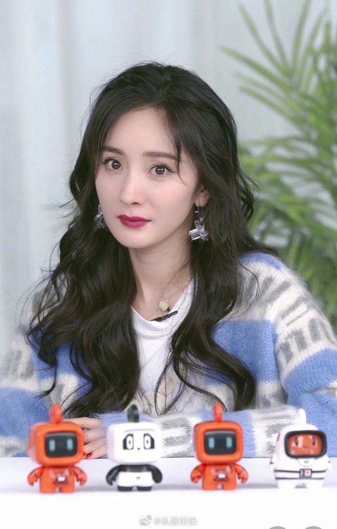 Hot nhất Weibo tối nay: Dương Mịch hack tuổi thần sầu với visual như g&aacute;i 18, thế n&agrave;y th&igrave; đ&agrave;n em chạy d&agrave;i cũng chẳng đuổi kịp - Ảnh 2.