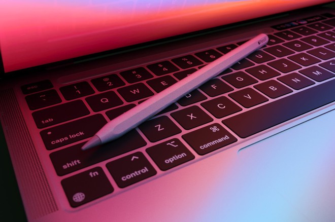 Lộ diện mô hình MacBook Pro với khay chứa bút cảm ứng - Ảnh 4.