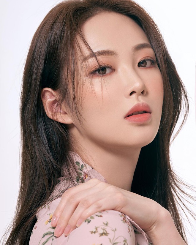 Nữ diễn vi&ecirc;n t&acirc;n binh g&acirc;y b&atilde;o MXH: L&acirc;u lắm mới c&oacute; nhan sắc xuất ch&uacute;ng na n&aacute; Park Min Young, c&ograve;n su&yacute;t l&agrave; hậu duệ của SNSD? - Ảnh 3.