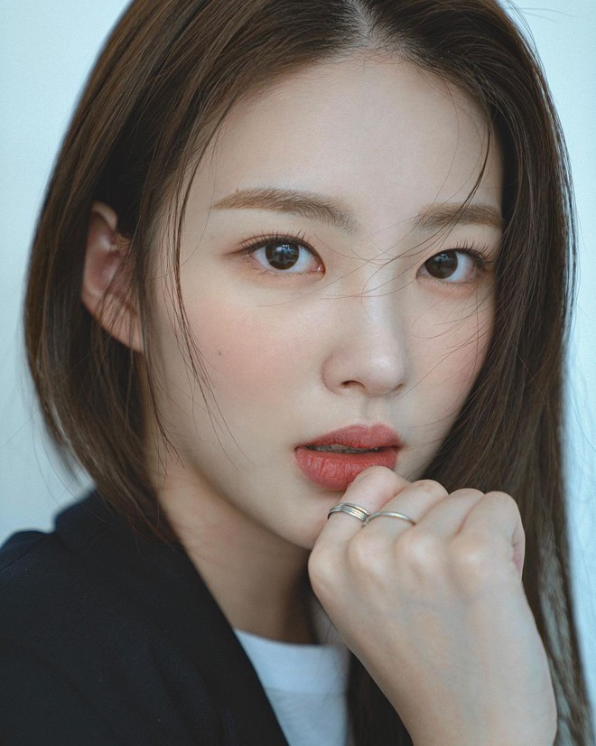 Nữ diễn vi&ecirc;n t&acirc;n binh g&acirc;y b&atilde;o MXH: L&acirc;u lắm mới c&oacute; nhan sắc xuất ch&uacute;ng na n&aacute; Park Min Young, c&ograve;n su&yacute;t l&agrave; hậu duệ của SNSD? - Ảnh 5.