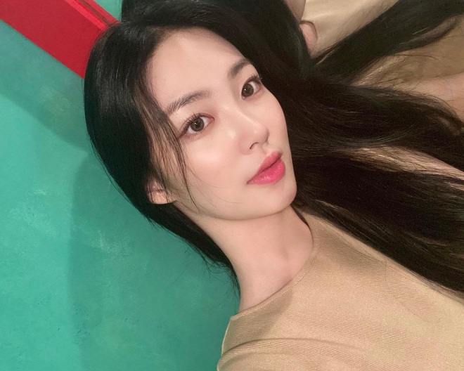 Nữ diễn vi&ecirc;n t&acirc;n binh g&acirc;y b&atilde;o MXH: L&acirc;u lắm mới c&oacute; nhan sắc xuất ch&uacute;ng na n&aacute; Park Min Young, c&ograve;n su&yacute;t l&agrave; hậu duệ của SNSD? - Ảnh 7.