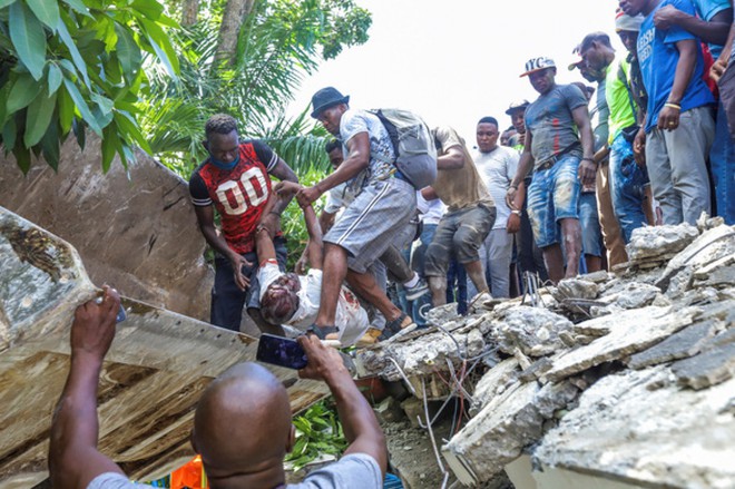 Động đất ở Haiti: Số người chểt tăng l&ecirc;n hơn 1.200 - Ảnh 1.