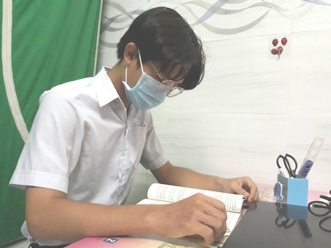 Giám đốc Sở GD-ĐT An Giang nói về việc cho học sinh tựu trường sớm nhất khu vực - Ảnh 1.