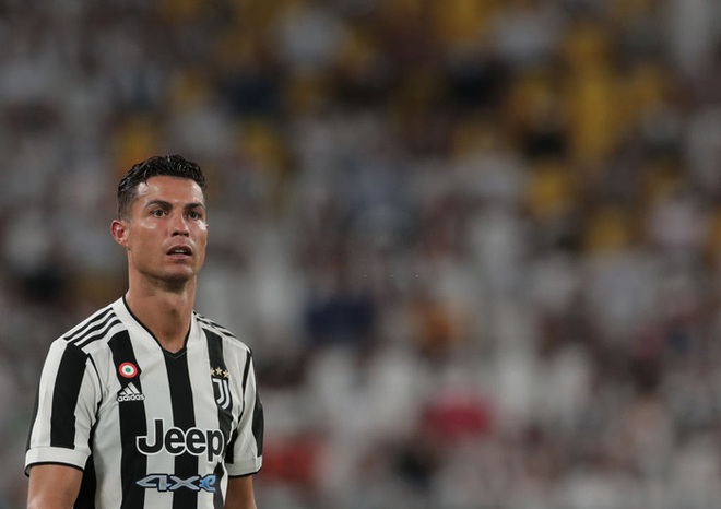 Ronaldo bất ngờ bị fan chỉ trích thậm tệ, đòi đuổi khỏi CLB sau khi thực hiện một việc mà bất kỳ cầu thủ nào cũng làm - Ảnh 4.