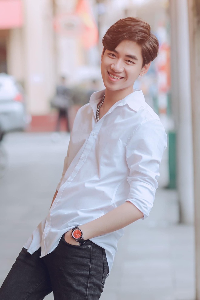 Một sao nam Vbiz biến h&igrave;nh th&agrave;nh mỹ nh&acirc;n xinh đẹp, tạo d&aacute;ng gợi cảm dưới bể bơi: Bạn c&oacute; nhận ra? - Ảnh 4.