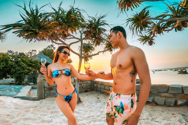 Zoom cận body cặp sao Vbiz vừa x&aacute;c nhận cưới: Phương Trinh Jolie 3 v&ograve;ng ch&aacute;y mắt, bạn trai k&eacute;m tuổi cũng cực mlem - Ảnh 8.