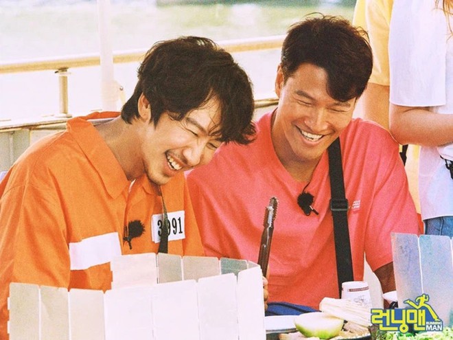 Góc hú hồn: Lee Kwang Soo suýt trở thành anh rể Kim Jong Kook - Ảnh 2.