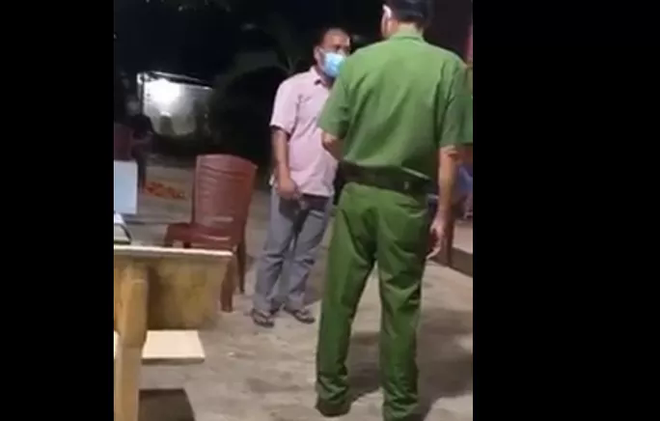 CLIP: Mở cửa quán nhậu khi dịch bệnh, chủ quán còn thách thức còng tay đi, tôi không ngán đâu! - Ảnh 1.