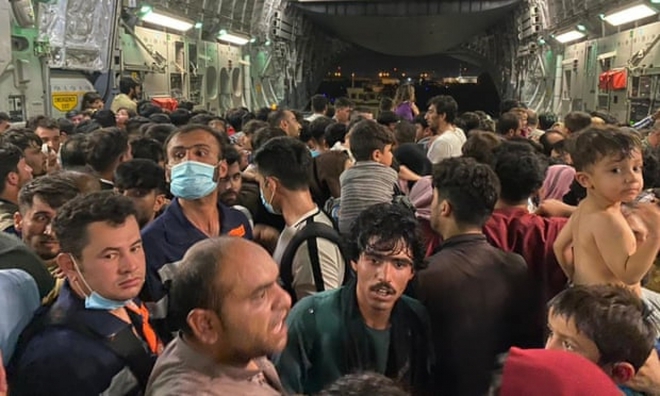 “Liên tục có tiếng súng”- Nhà báo Afghanistan kể lại cuộc di tản hỗn loạn ở sân bay Kabul - Ảnh 1.