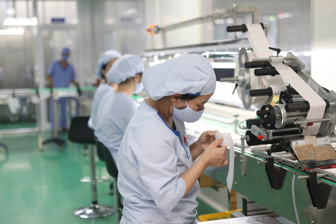 Đột nhập nhà máy duy nhất sản xuất dung môi vaccine Pfizer tại Việt Nam - Ảnh 3.