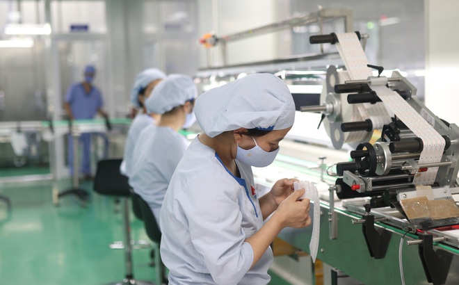 Đột nhập nhà máy duy nhất sản xuất dung môi vaccine Pfizer tại Việt Nam - Ảnh 1.