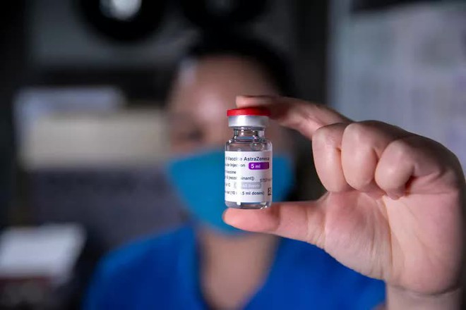 Thêm 1,18 triệu liều vắc-xin Covid-19 về Việt Nam - Ảnh 2.