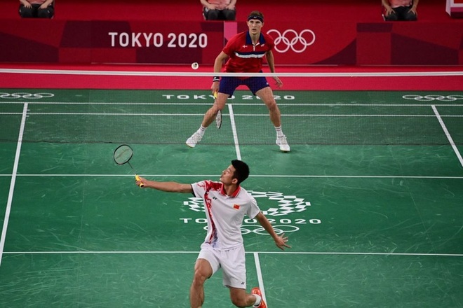 Tay vợt Đan Mạch không thể ngừng khóc sau khi đánh bại ĐKVĐ Olympic người Trung Quốc ở chung kết cầu lông đơn nam - Ảnh 3.