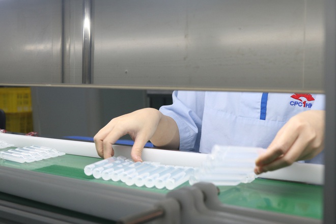 Đột nhập nhà máy duy nhất sản xuất dung môi vaccine Pfizer tại Việt Nam - Ảnh 5.
